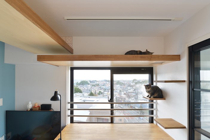 猫と私がくつろげる 出窓コーナー 陽だまりスペース のある家 リノベ不動産 Beathouse